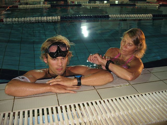 the current record holder for the deepest dive