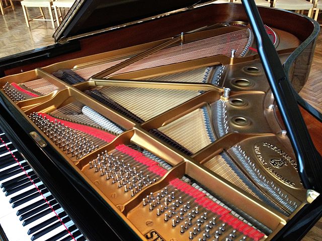 A piano with a black handle
Description automatically generated with medium confidence