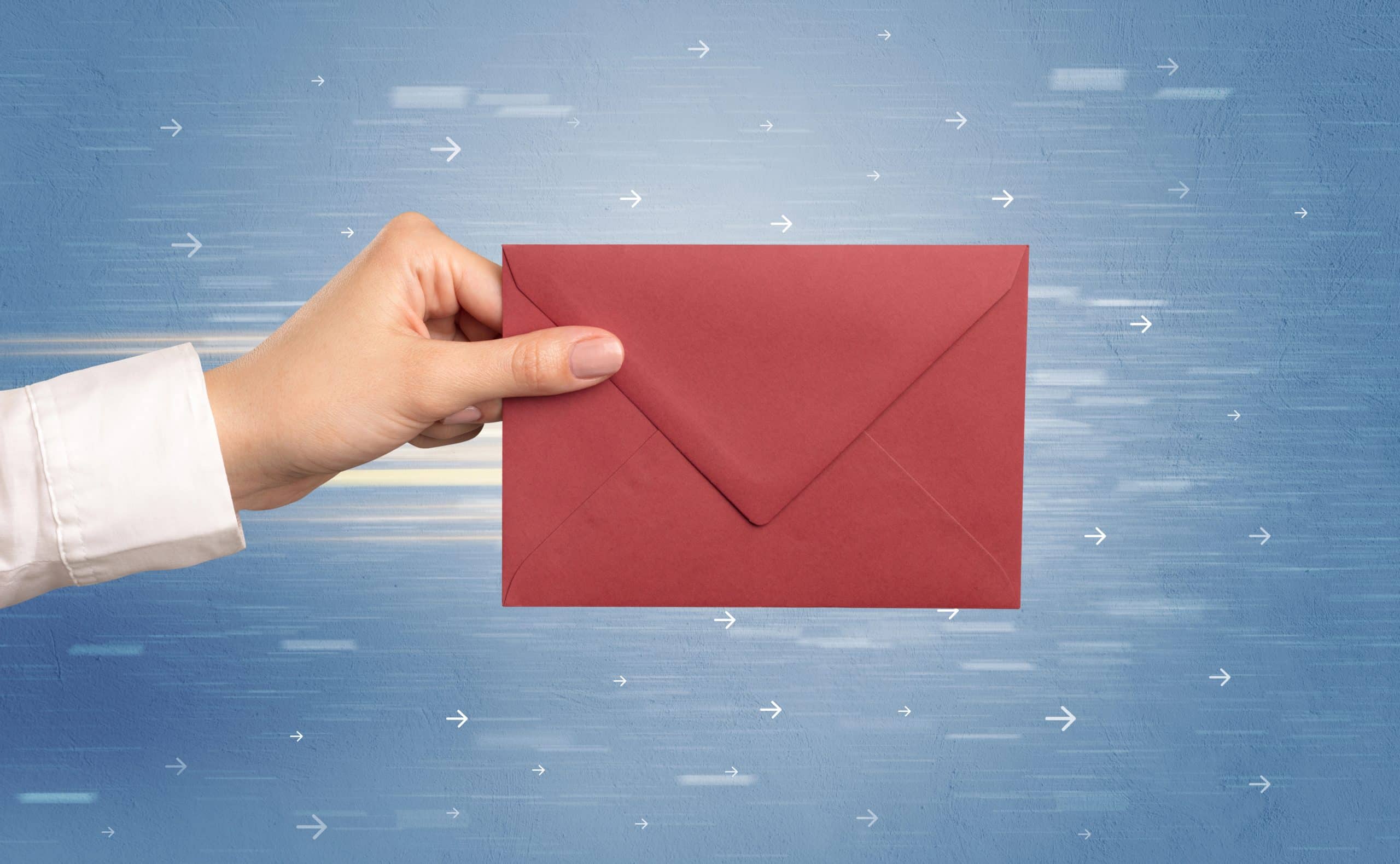hand-holding-envelope